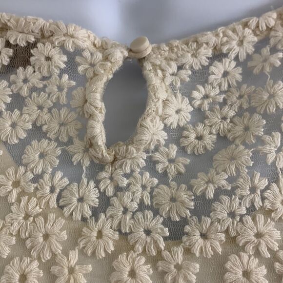 Ann Taylor, LOFT, embroidered blouse,large short sleeve, button front - Picture 3 of 6